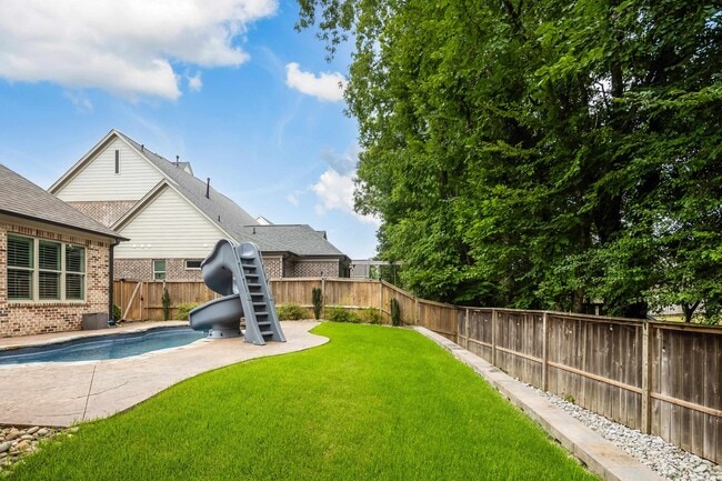 Building Photo - 1385 Belfair Dr