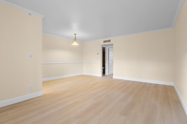 Building Photo - 1965 SE 5th Ct