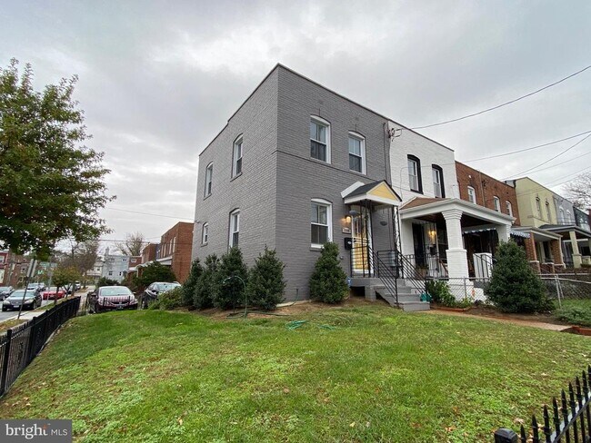 Building Photo - 1500 Howard Rd SE