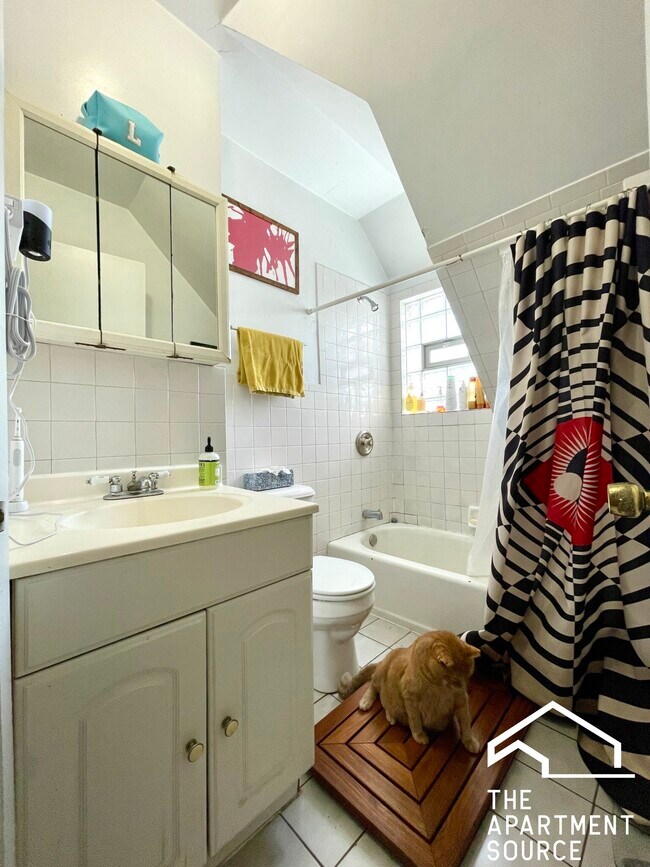 Building Photo - 3434 W Drummond Pl