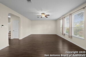 Building Photo - 220 Hinge Creek