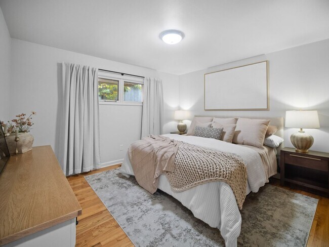 Building Photo - Beautiful FULLY FURNISHED TWO BEDROOM DUPLEX!