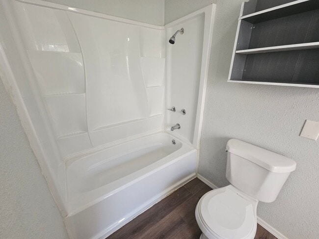 Building Photo - Lakeport rental