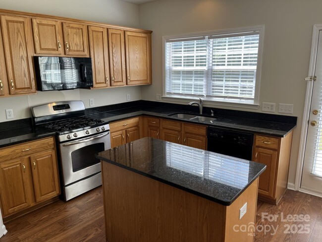 Building Photo - 11211 Maplehurst Dr