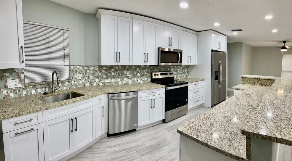 Building Photo - 627 Alligator Dr