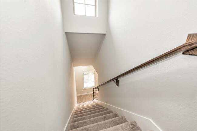 Building Photo - 10651 Whitejacket