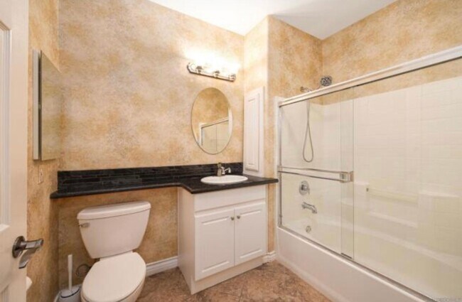 Building Photo - $2,950 - 1 Bed / 1 Bath Bottom Floor Beautiful Condo at Regents La Jolla