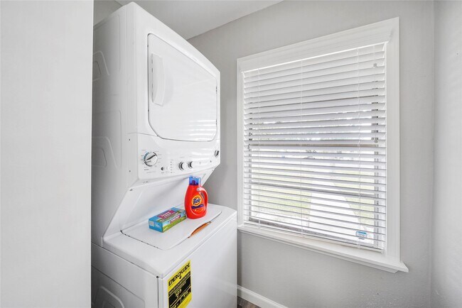 Building Photo - 2111 8th Ave N