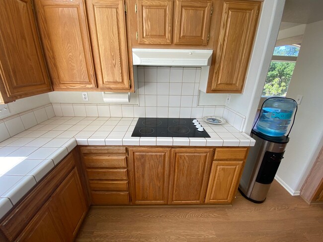 Building Photo - Panoramic Views - 46 West - Hilltop Property