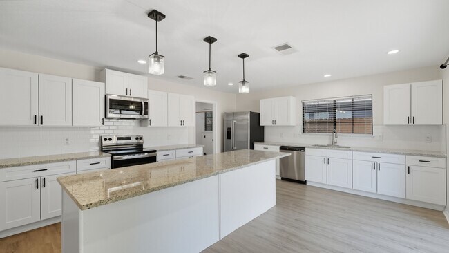 Building Photo - 1073 Stone Hollow