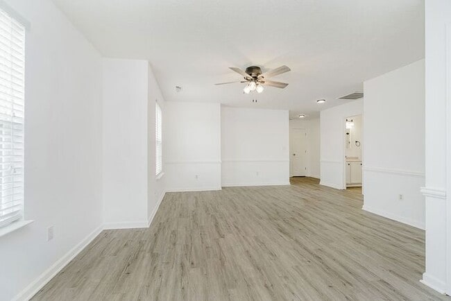 Building Photo - 6563 Enclave Blvd