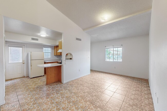 Building Photo - 3519 Oasis Dr