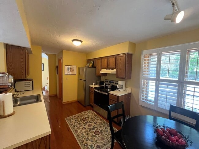 Building Photo - 35 Woodland Pines Rd