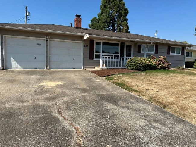 Primary Photo - Very Clean 3 Bedroom 1 Bath Home With Cent...