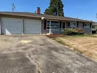 Building Photo - Very Clean 3 Bedroom 1 Bath Home With Cent...