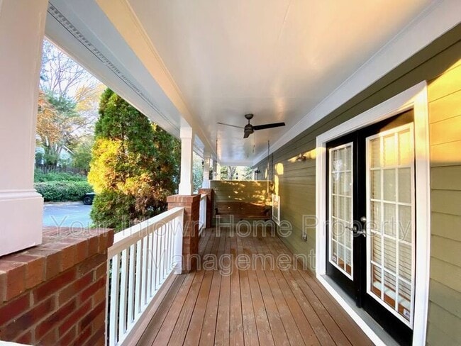 Building Photo - 239 Carlyle Park Dr