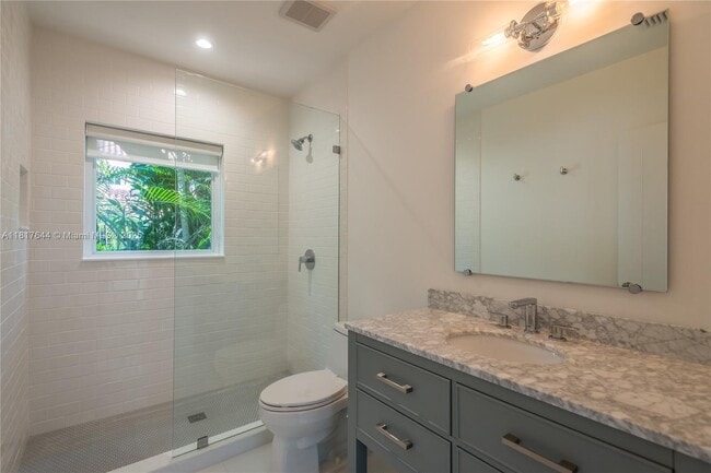 Building Photo - 640 Puerta Ave