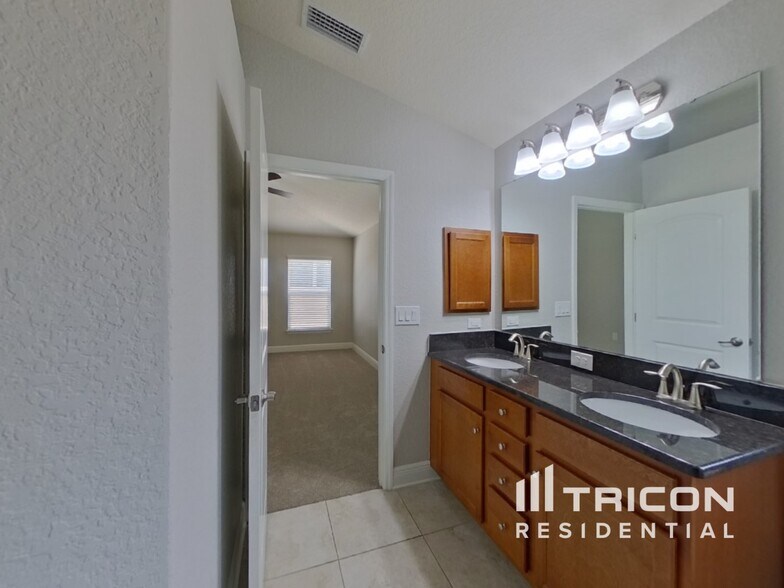 Building Photo - 14511 Dunrobin Dr