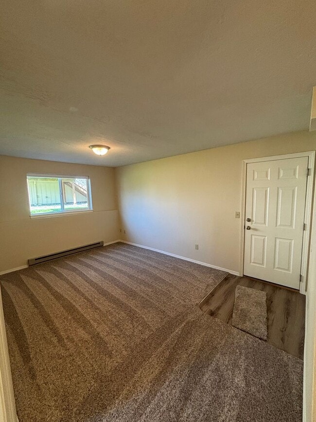 Building Photo - 13th St Townhome