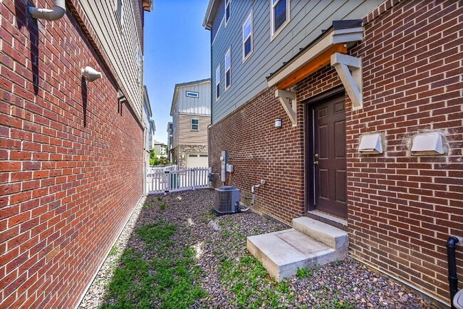 Building Photo - $2,675 - 3 Bed, 2.5 Bath Home in Aurora wi...