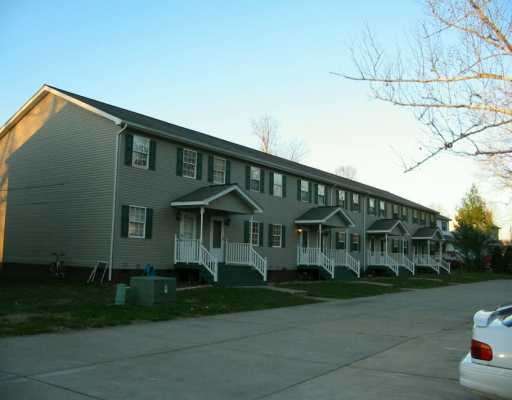 Building Photo 2 - 665 Rocky Step Rd