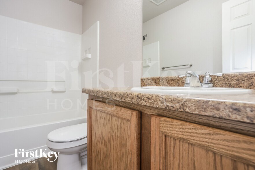 Building Photo - 7954 Enclave Ln