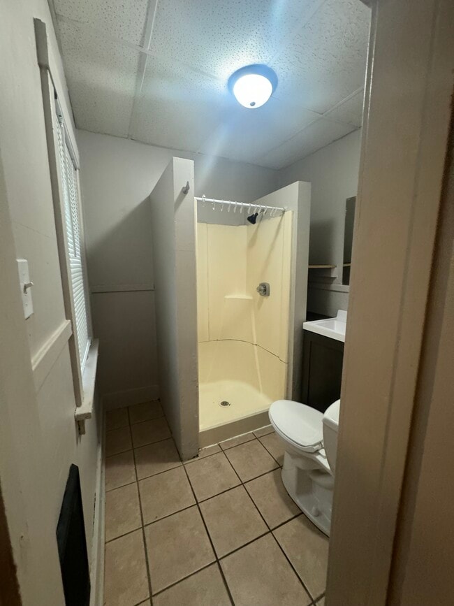 Building Photo - 165 Huff St