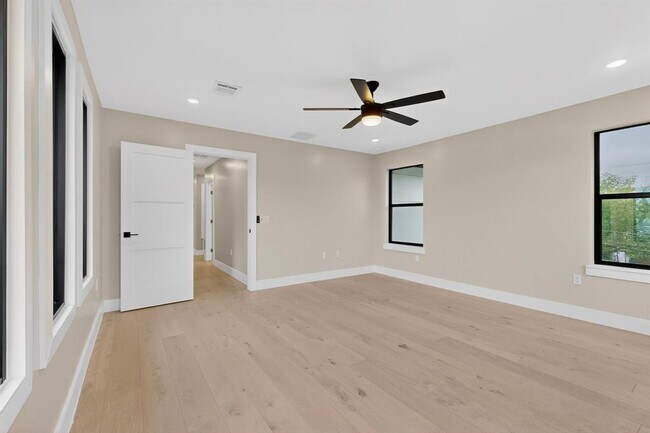 Building Photo - 5018 Highland Ct