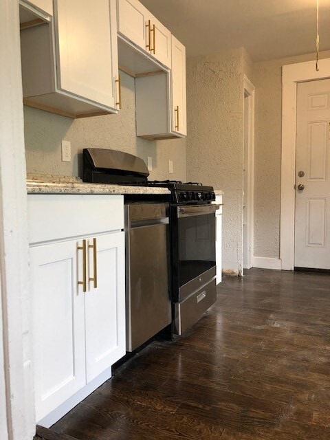 Building Photo - 70 William St