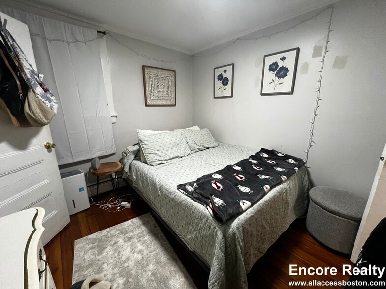 Building Photo - 16 Upland Rd