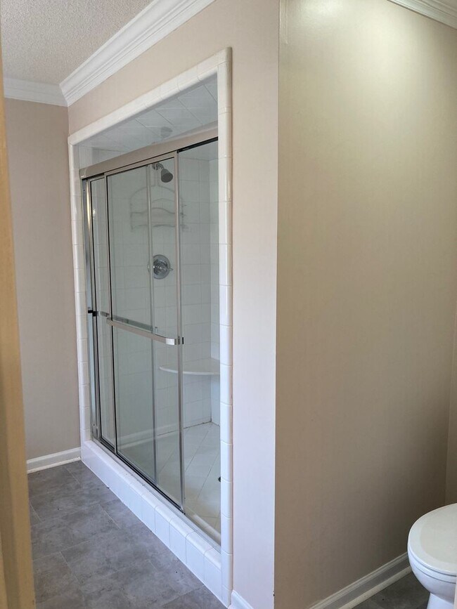 Building Photo - 3 bedroom, 3 bath house