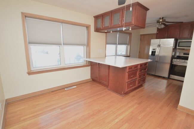 Building Photo - 1461 Balmoral Ave