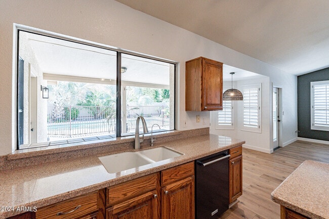 Building Photo - 1449 W Antiqua Dr