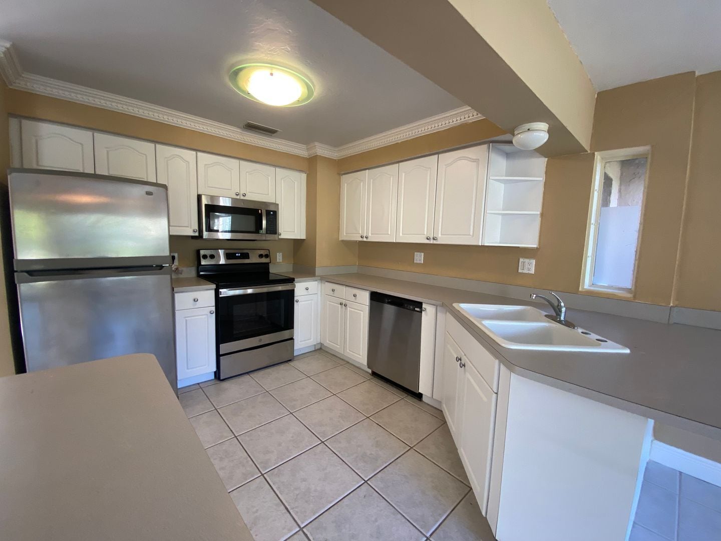 Building Photo - 3/2 Move In Ready