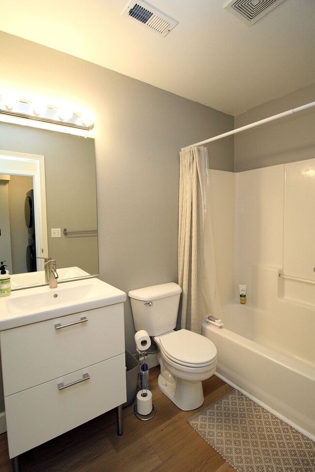 Building Photo - 8522 N Haven Ave