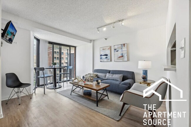 Building Photo - 1000 N La Salle Dr