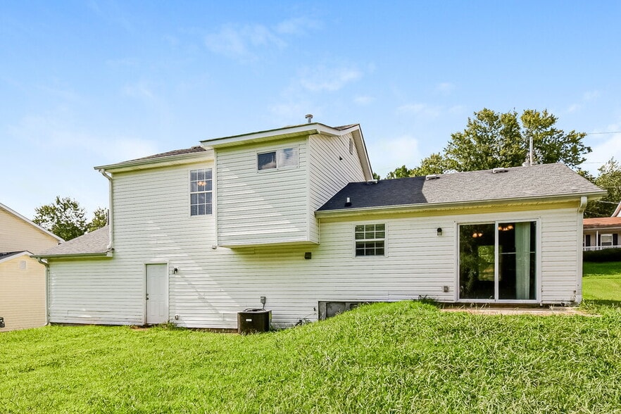 Building Photo - 6149 Raleigh Oaks Ct