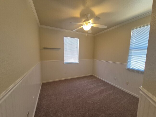 Building Photo - 5343 Dunlay Dr