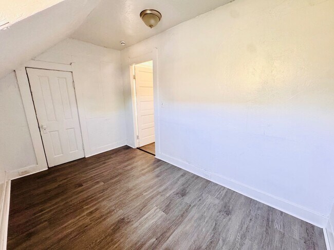 Building Photo - 924 Ansel Rd