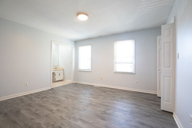 Building Photo - 3 bed 2.5 bsth