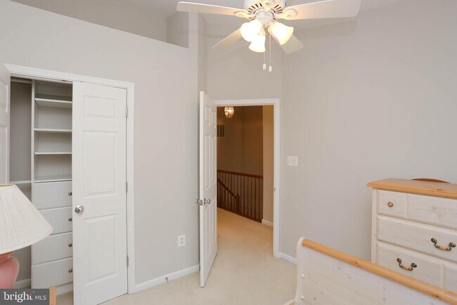 Building Photo - 2425 Killarney Terrace