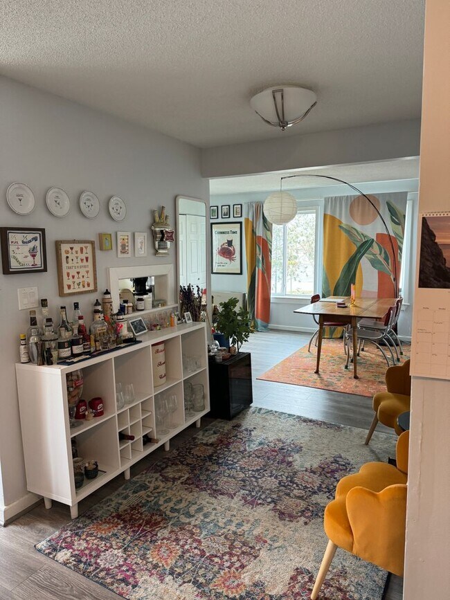 Building Photo - Sunny 2BR Condo in Knightville