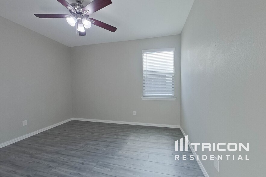 Building Photo - 2513 Starwater Dr