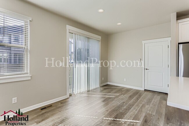 Building Photo - Beautiful 3-Bed Townhouse Near Downtown Hi...