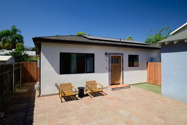 Building Photo - Contemporary New home in Monrovia