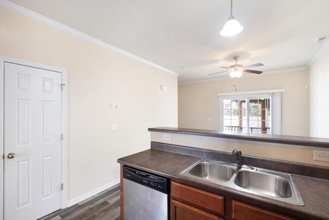 Building Photo - Great Townhome! Carolina Forest!