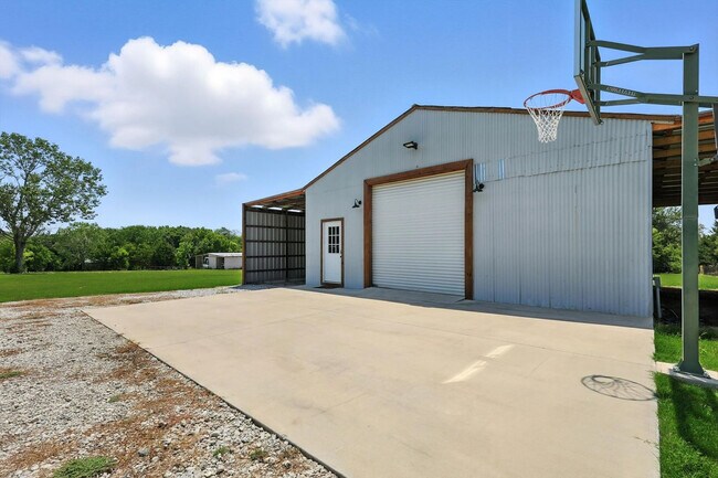 Building Photo - 2368 County Road 852-SI ID1055509P