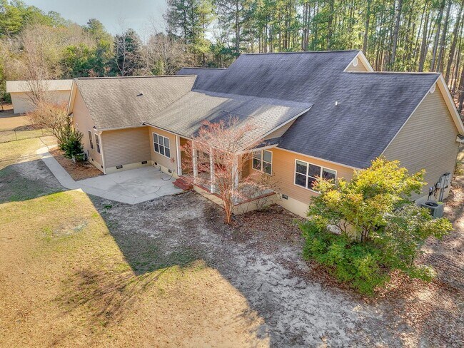 Building Photo - Large House on 3.5 Acres in Harlem