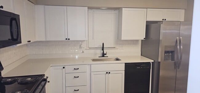 Building Photo - Move in special - Newly Renovated SF in North KC