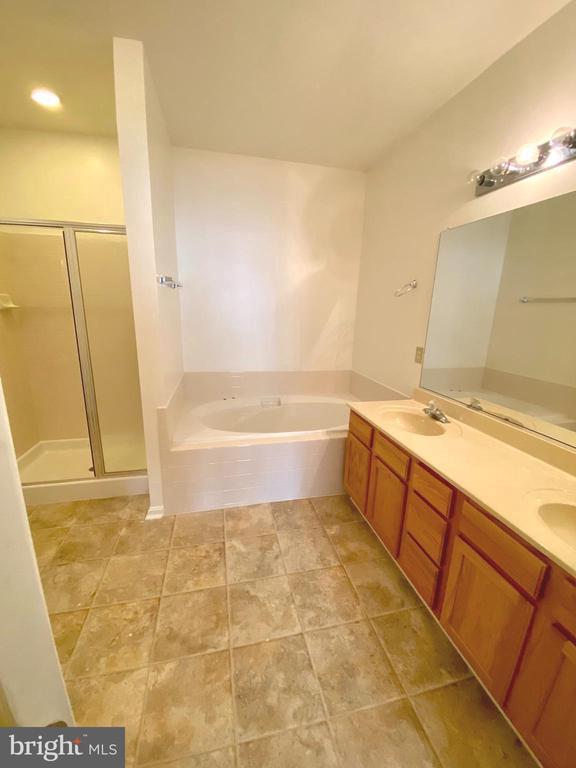 Building Photo - 11100 Trinity Ln